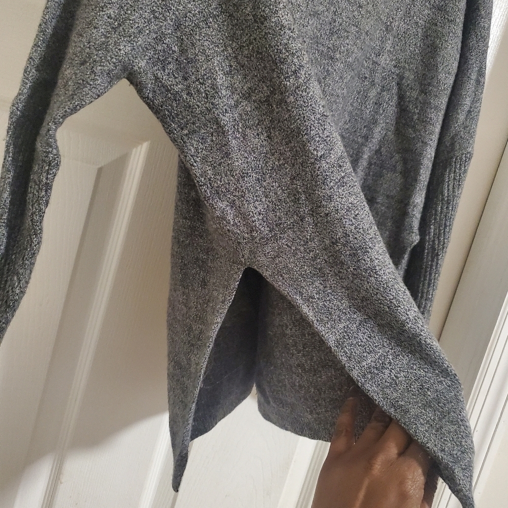 Aritzia Babaton Oversized V-Neck Sweater Front Pockets Dark Gray Size XXS/XS - Picture 5 of 9